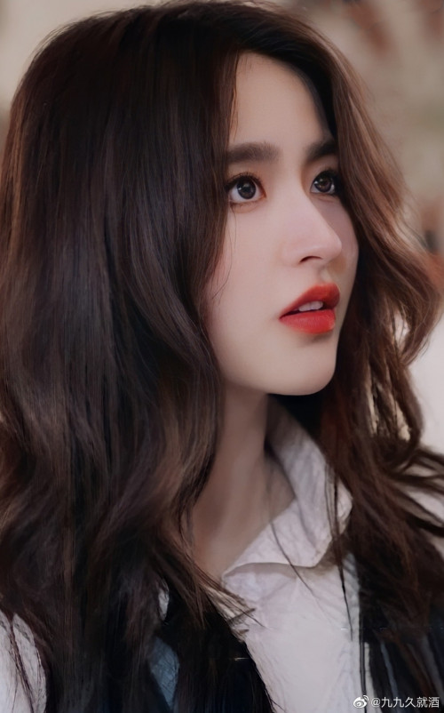 Kim Tử Hàm với nét đẹp hoàn mỹ