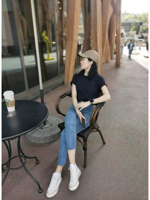 Đôi giày vải đơn giản nhưng lại là món đồ giúp bạn nâng tầm phong cách!