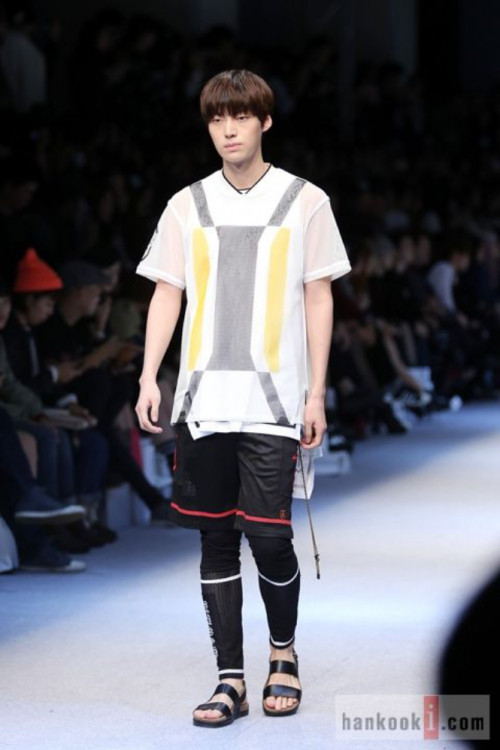 Ahn Jae Hyun trong một buổi chụp hình.