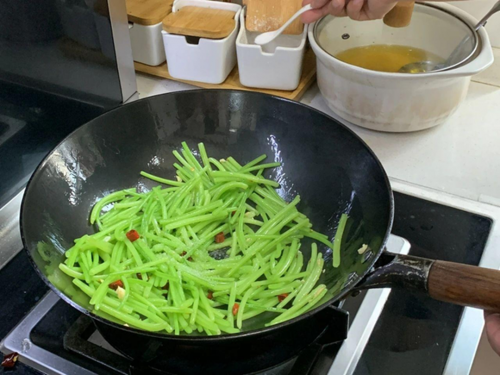 Lá khoai lang chứa nhiều vitamin A