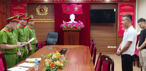 Khởi tố, bắt giam Quang Linh Vlogs, Hằng Du múc - Ảnh 2.