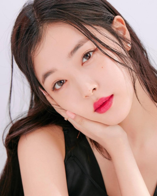 Những cảnh nóng đáng quên của Sulli bị khơi lại sau tuyên bố của anh trai