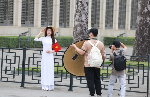 Không khí lễ hội tại Quảng trường