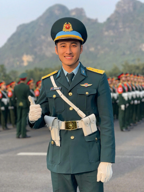 Chiến sĩ Trần Tất Long tham gia khối Sư đoàn Phòng không - Không quân.