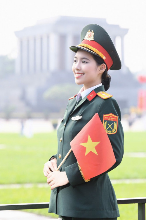 Nữ quân nhân tại Hoa hậu Việt Nam tiếp lửa truyền thống cách mạng của gia đình- Ảnh 3.