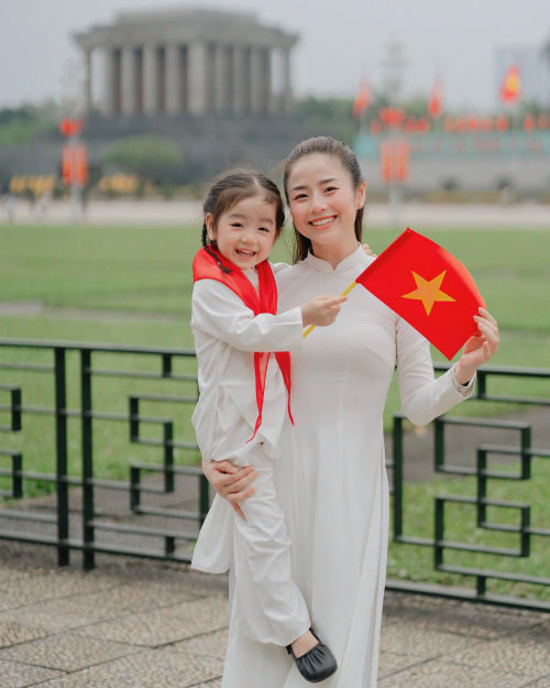 30/4 - Hà Nội, một ngày bình yên và đầy tự hào - Ảnh 5