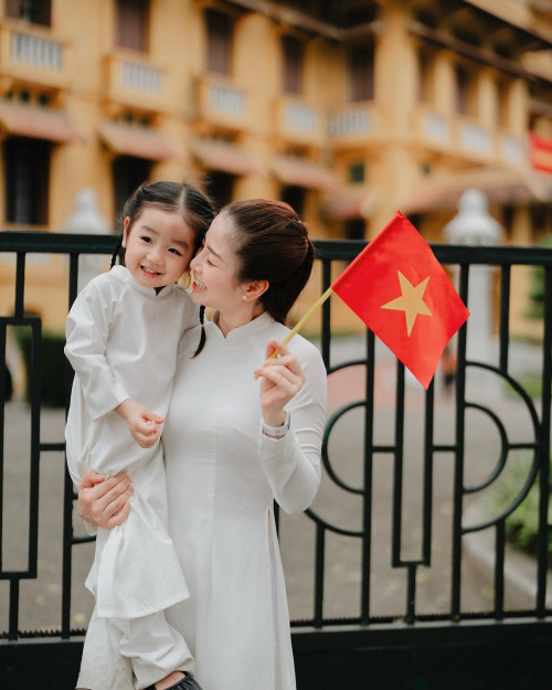 30/4 - Hà Nội, một ngày bình yên và đầy tự hào - Ảnh 6