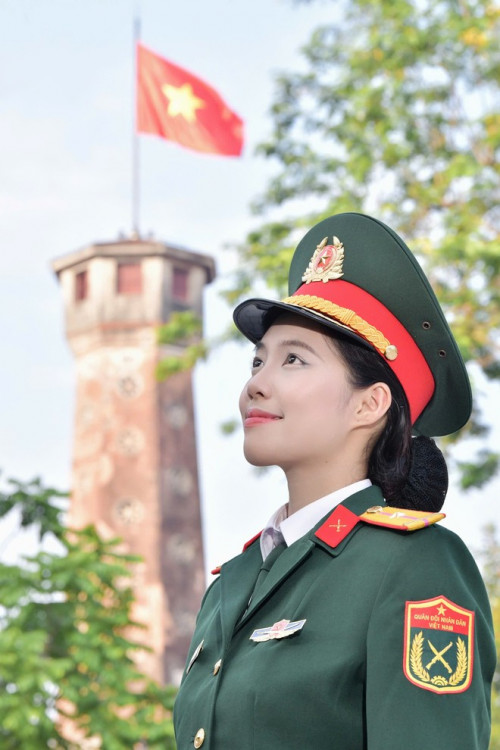 Nữ quân nhân tại Hoa hậu Việt Nam tiếp lửa truyền thống cách mạng của gia đình- Ảnh 4.