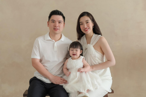 Con gái Đỗ Mỹ Linh với những biểu cảm dễ thương.