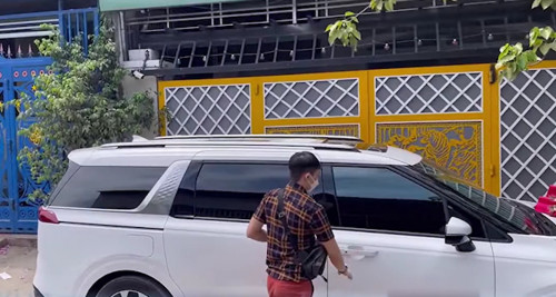 Kim Tiểu Long trong một chương trình từ thiện