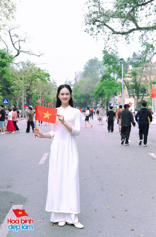 30/4 - Hà Nội, một ngày bình yên và đầy tự hào - Ảnh 1