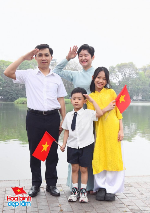 30/4 - Hà Nội, một ngày bình yên và đầy tự hào - Ảnh 3