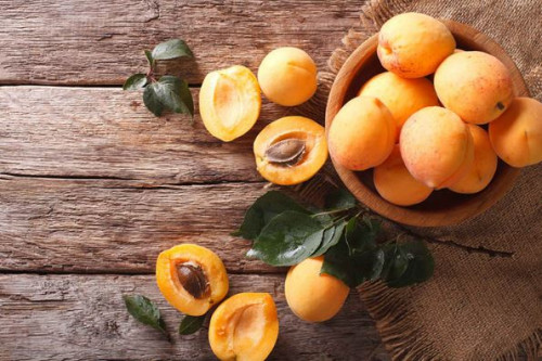 Quả mơ giúp tăng sinh collagen tự nhiên.