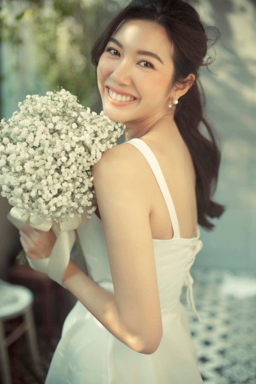 Thúy Vân là Á khôi 1 Hoa khôi Áo dài Việt Nam 2014.