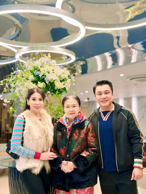 Lý Hùng cùng mẹ