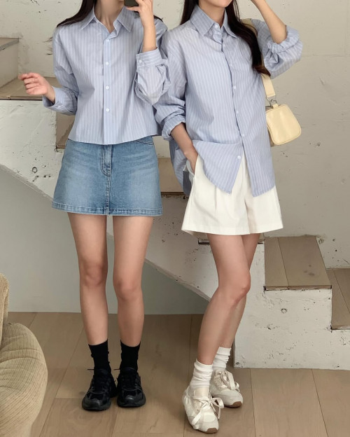 Sơ mi mix cùng chân váy chữ A.