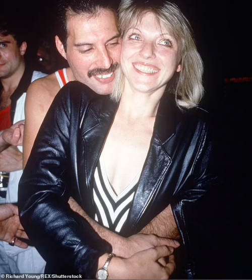17 cuốn nhật ký bí mật của Freddie Mercury sẽ được công bố - Ảnh 2.