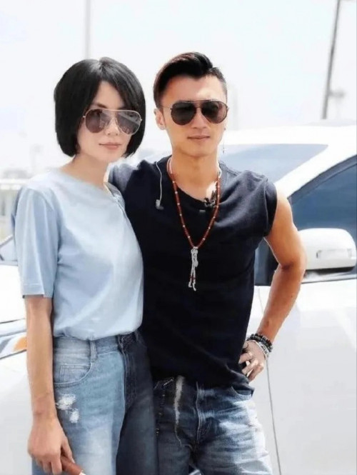Tình yêu bền vững của Tạ Đình Phong và Vương Phi