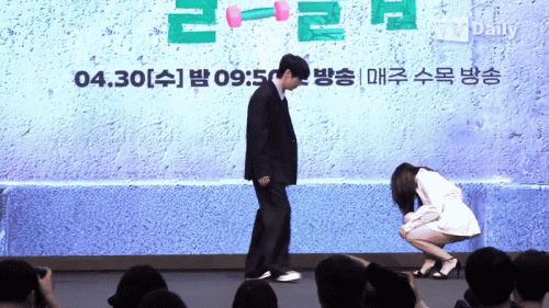 Jung Eun Ji gặp sự cố với giày