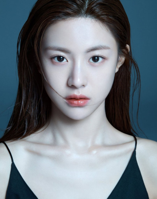 Sự xuất hiện của Go Yoon Jung trong ngành giải trí.