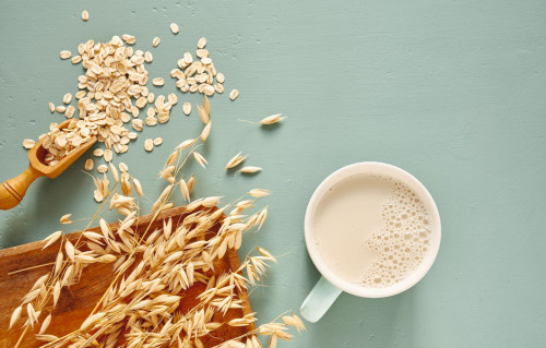 Sữa yến mạch giúp giảm cholesterol xấu.