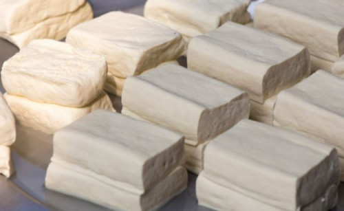 Tại sao nói "mua đậu phụ chọn rìa"? - Ảnh 1.