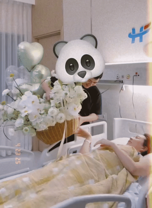 Mai Ngọc hạnh phúc bên con