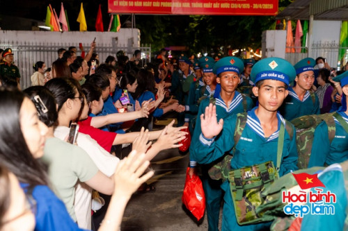 Cảnh tượng tại sân bay Tân Sơn Nhất.
