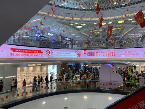 Không gian trang trí tại Vạn Hạnh Mall