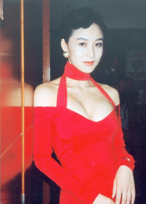Hoa hậu năm trong tay 7.000 tệ, có cuộc sống bí ẩn nhất showbiz là ai?