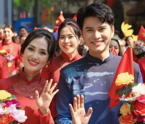Nữ MC góp giọng trong thời khắc trang trọng của lễ kỷ niệm 30/4- Ảnh 2.