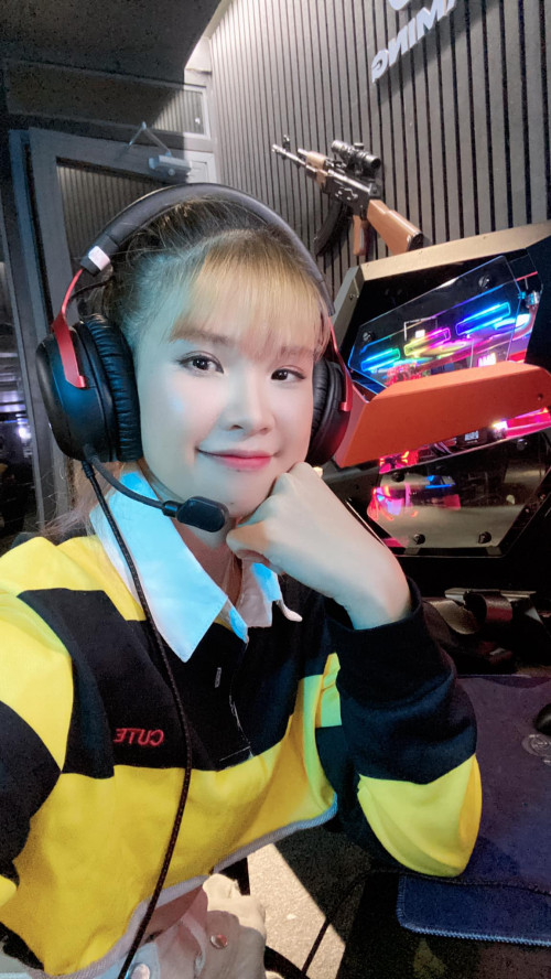 Khởi My chuyển hướng sang làm streamer