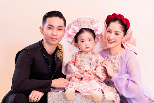 Lisa - Cô bé xinh như búp bê