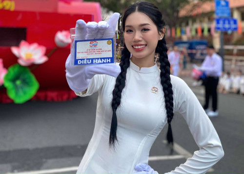 Minh Thông tham gia khối xe Nghi trượng tại Đài lễ 30/4