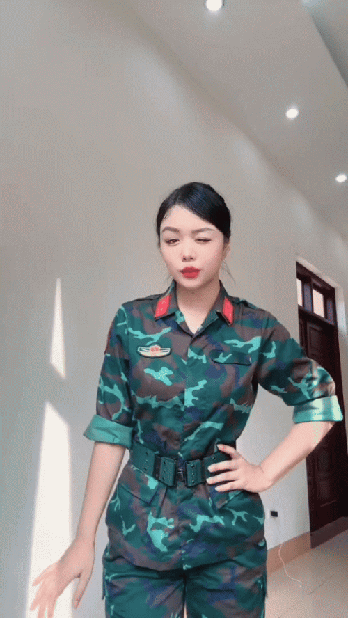 Trung úy Ngô Lâm Phương nổi tiếng trên mạng xã hội quốc tế