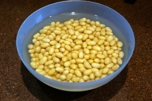 Món canh giò heo hầm đậu nành