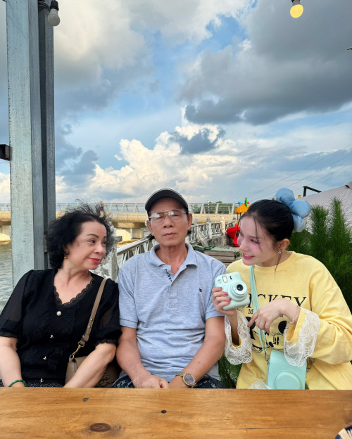 Huỳnh Phương trong bữa tiệc