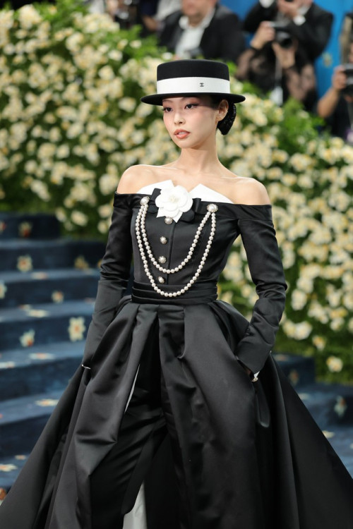 Jennie tại Met Gala 2025