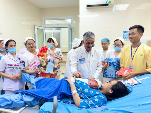 Em bé Nguyễn Văn Quang - công dân đầu tiên