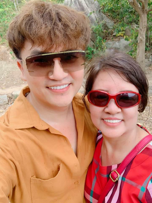 MC Đài Nghĩa trong lễ tang
