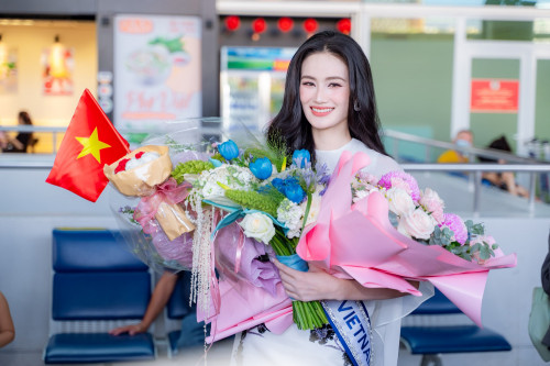 Hoa hậu Ý Nhi lên đường đến Miss World