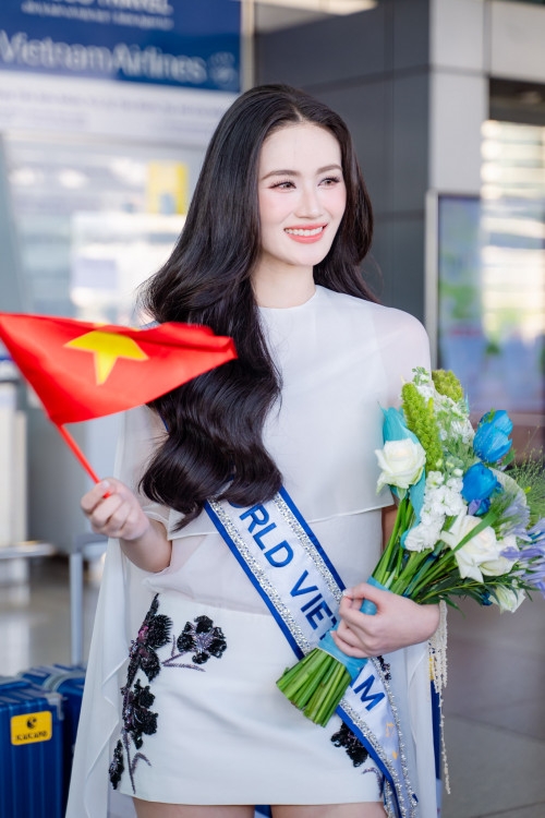 Hoa hậu Ý Nhi chuẩn bị cho Miss World