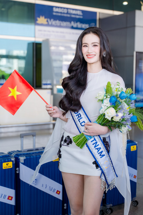 Ý Nhi mang theo ít hành lý