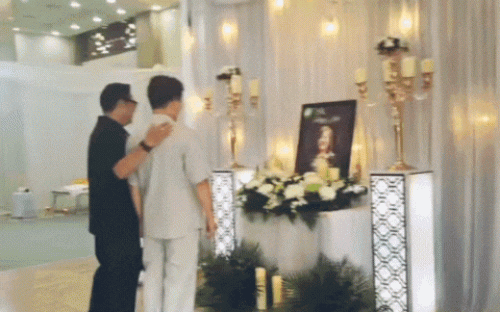 MC Đài Nghĩa xuất hiện buồn bã