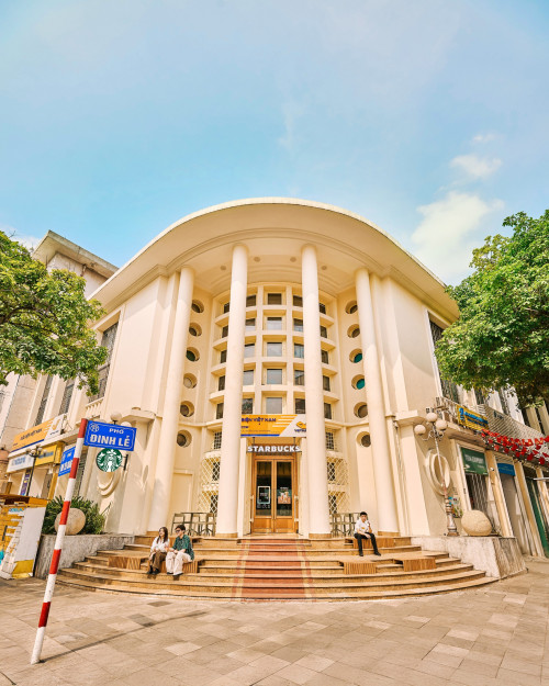 Cửa hàng mới của Starbucks tại Hà Nội - Ảnh 2.