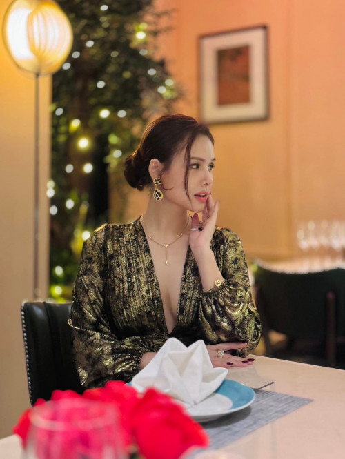 Phanh Lee khiến nhiều người trầm trồ vì nhan sắc mặn mà dù đã là mẹ 2 con