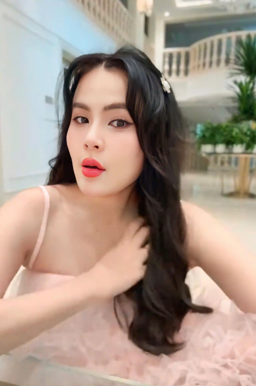 Phương Lê thông báo mang thai