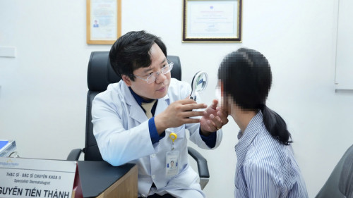 Dùng nước chanh trị mụn theo trên mạng, cô gái trẻ "hỏng mặt"- Ảnh 3.