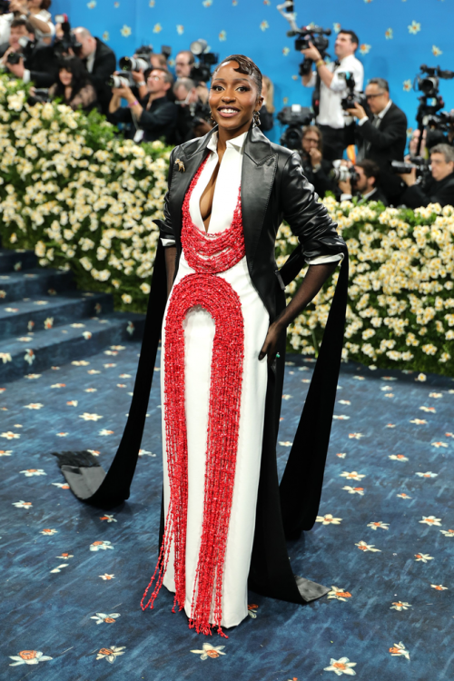 Ayo Edebiri tại Met Gala 2025