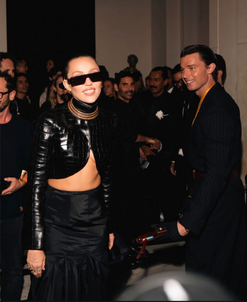 Miley Cyrus thu hút sự chú ý tại Met Gala 2025
